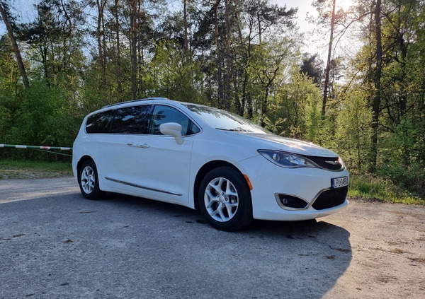 Chrysler Pacifica cena 93999 przebieg: 126000, rok produkcji 2018 z Lubliniec małe 29